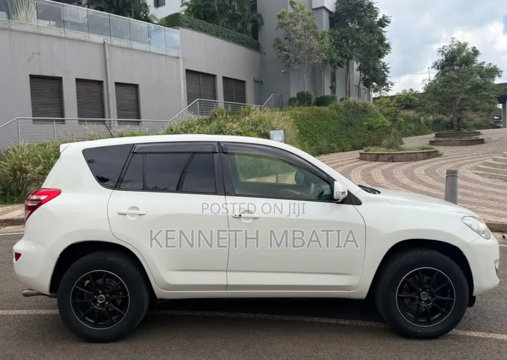 Toyota RAV4 2012 White