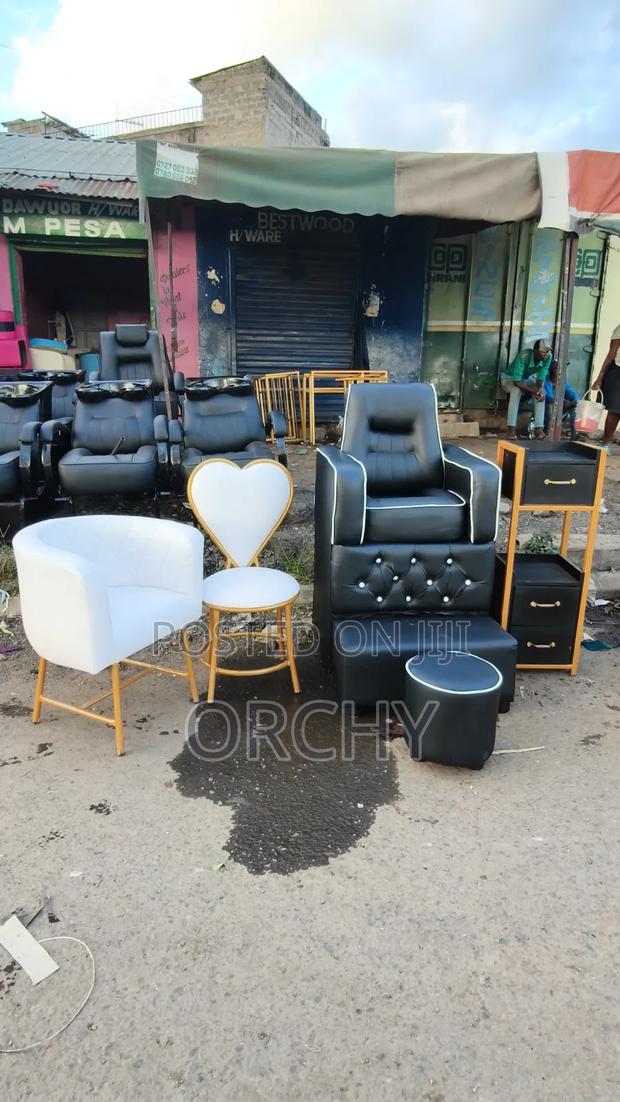 Assorted Pedicure and Manicure Seats - thumbnail 2