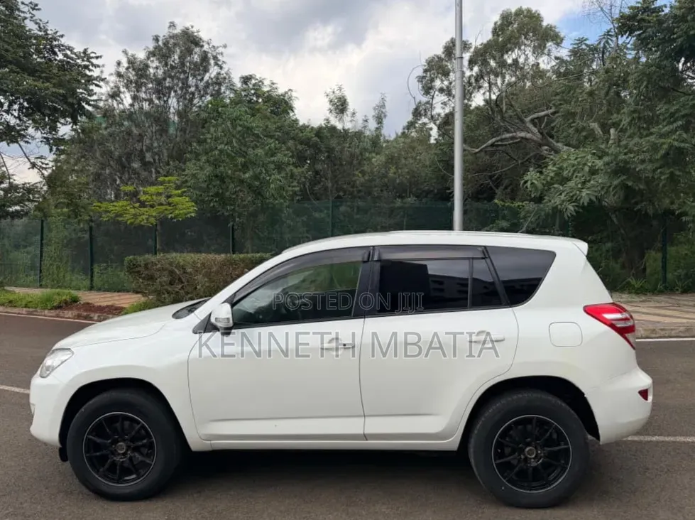 Toyota RAV4 2012 White