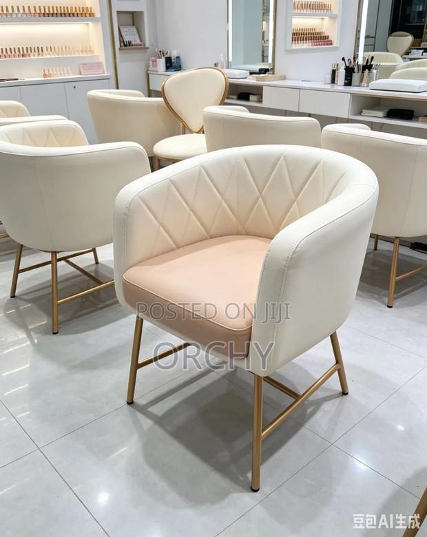 Creamy Leather Manicure Seats