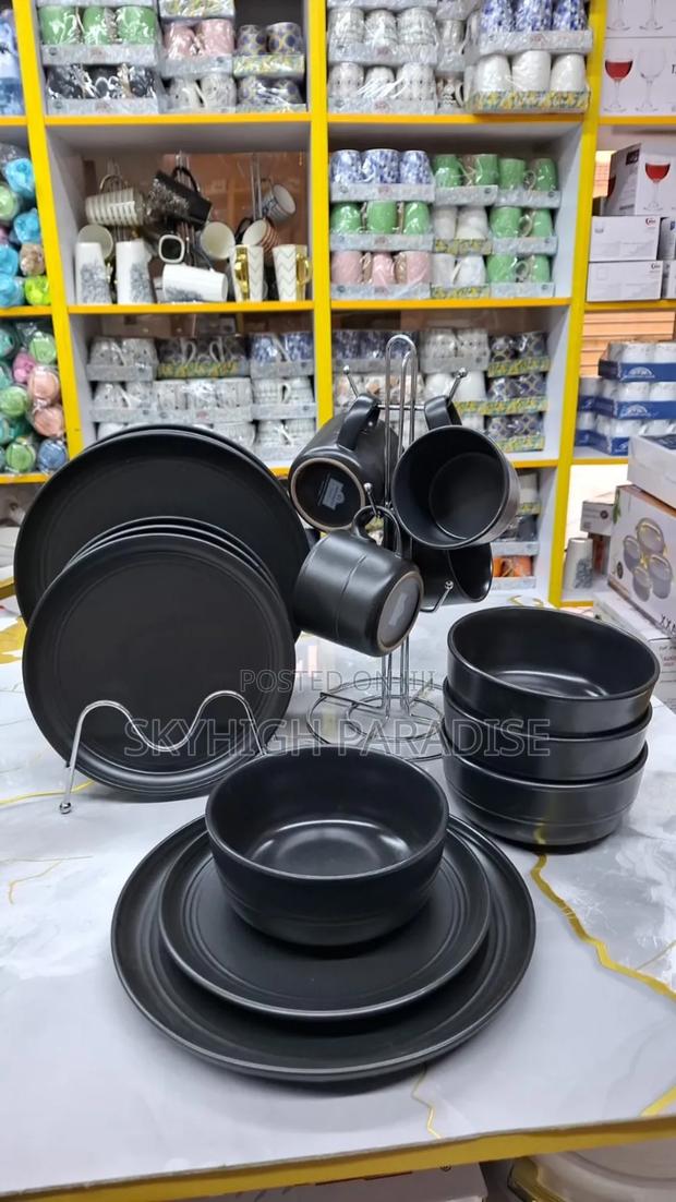 16pcs Dinner Set 
4 Plates
4 Sideplates
4 Bowls
4 Cups
