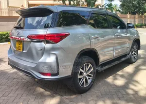 Toyota Fortuner 2018 Silver