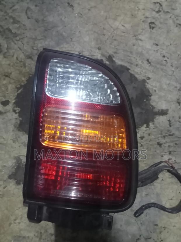 Rav4 2000 Taillight - thumbnail 2