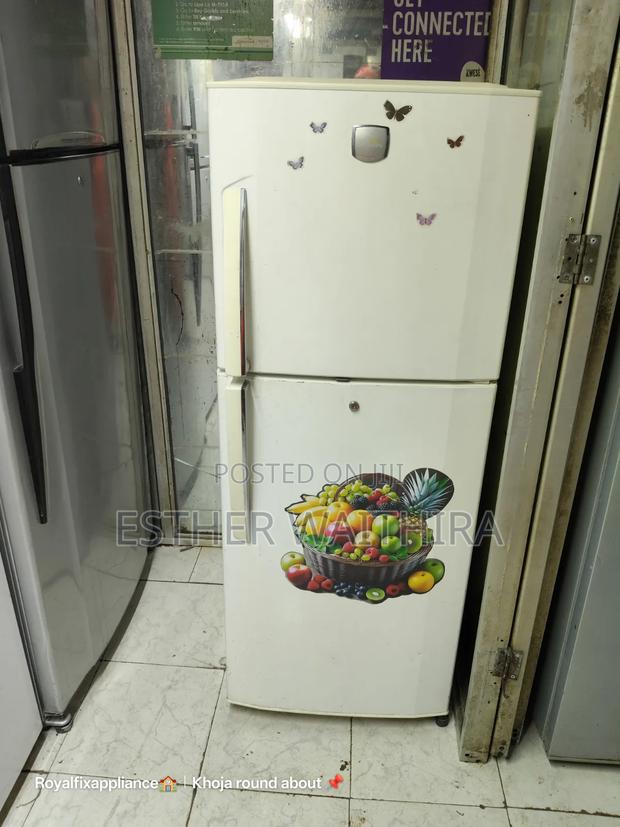 Super Clean Lg Medium Size Fridge