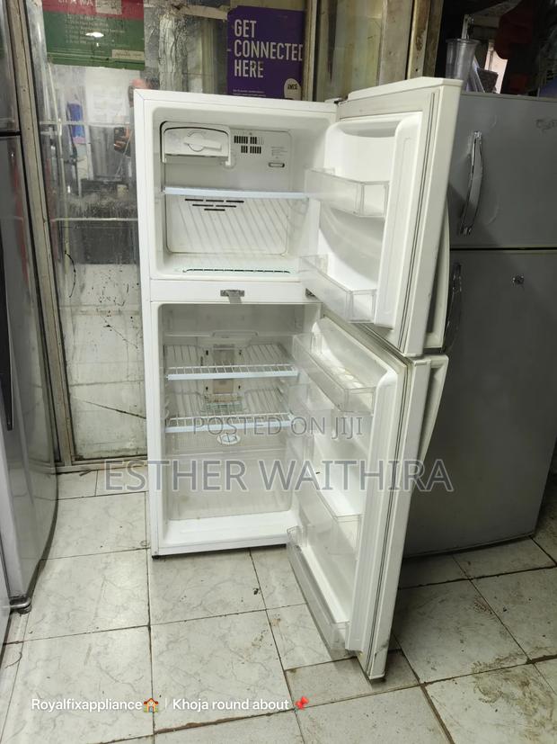 Super Clean Lg Medium Size Fridge - thumbnail 3