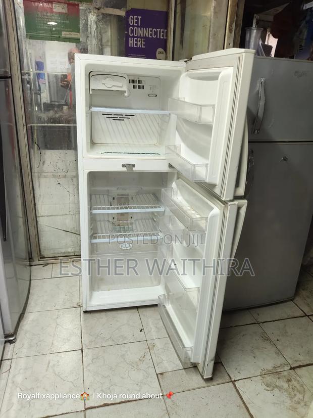 Super Clean Lg Medium Size Fridge - thumbnail 5
