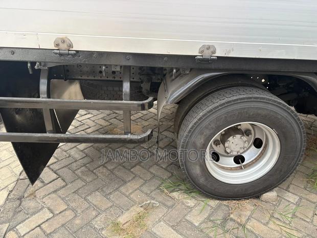Mitsubish Fuso Canter - thumbnail 9