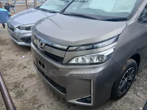 Toyota Voxy 2019 Beige