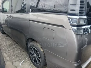 Toyota Voxy 2019 Beige