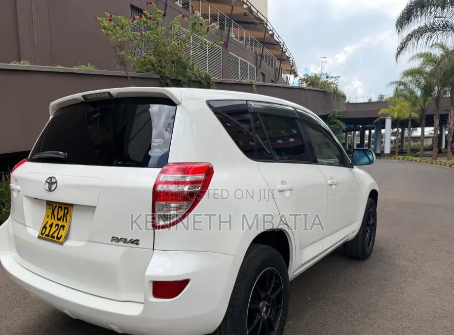 Toyota RAV4 2012 White