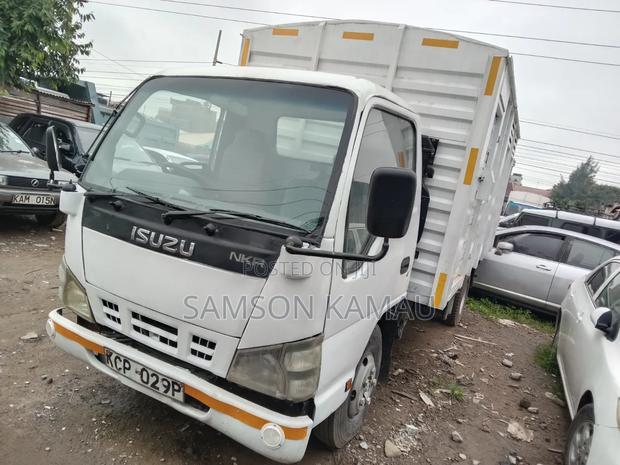 Isuzu NKR Canter
