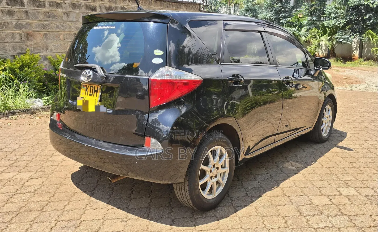 Toyota Ractis 2014 Black