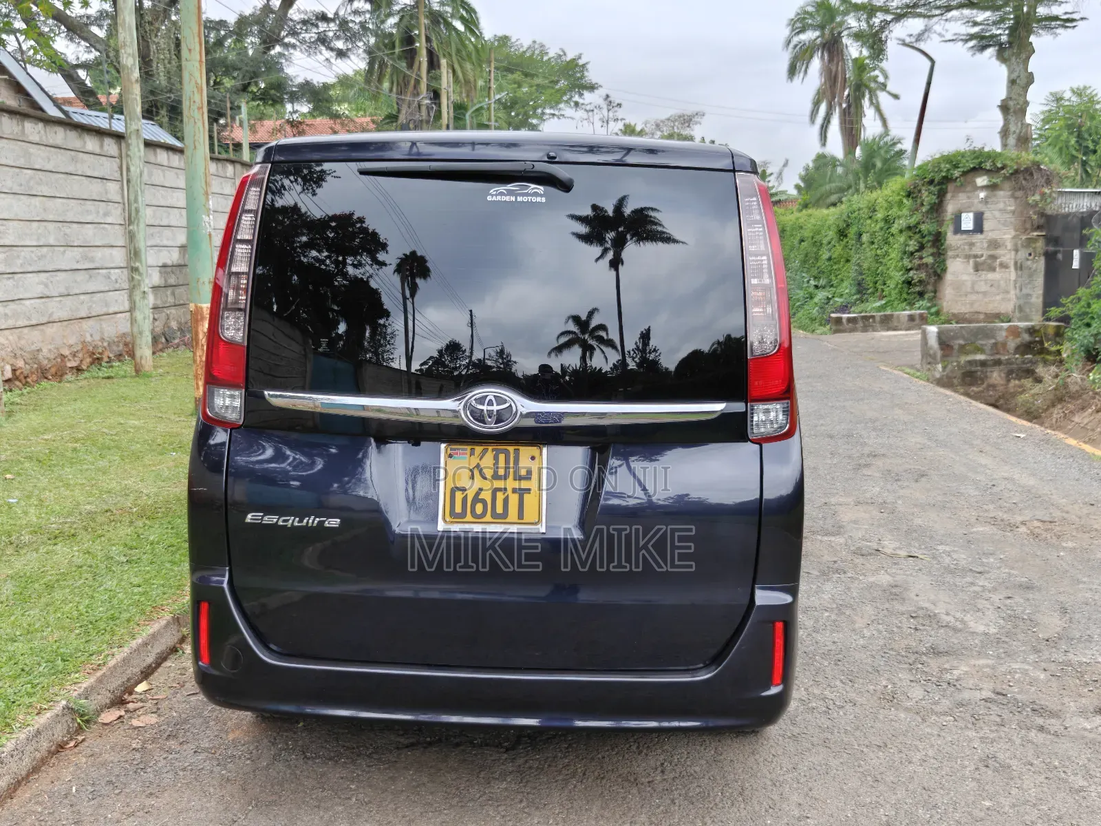 Toyota Esquire 2015 Black