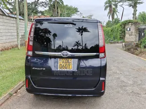 Toyota Esquire 2015 Black