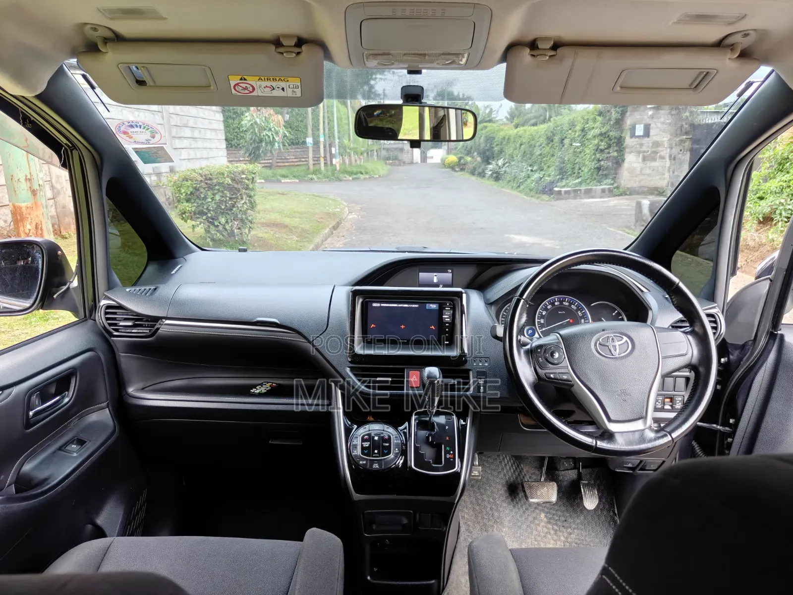 Toyota Esquire 2015 Black