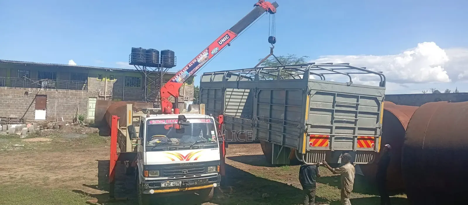 Heavy Weight Lifting Services (Crane Services)