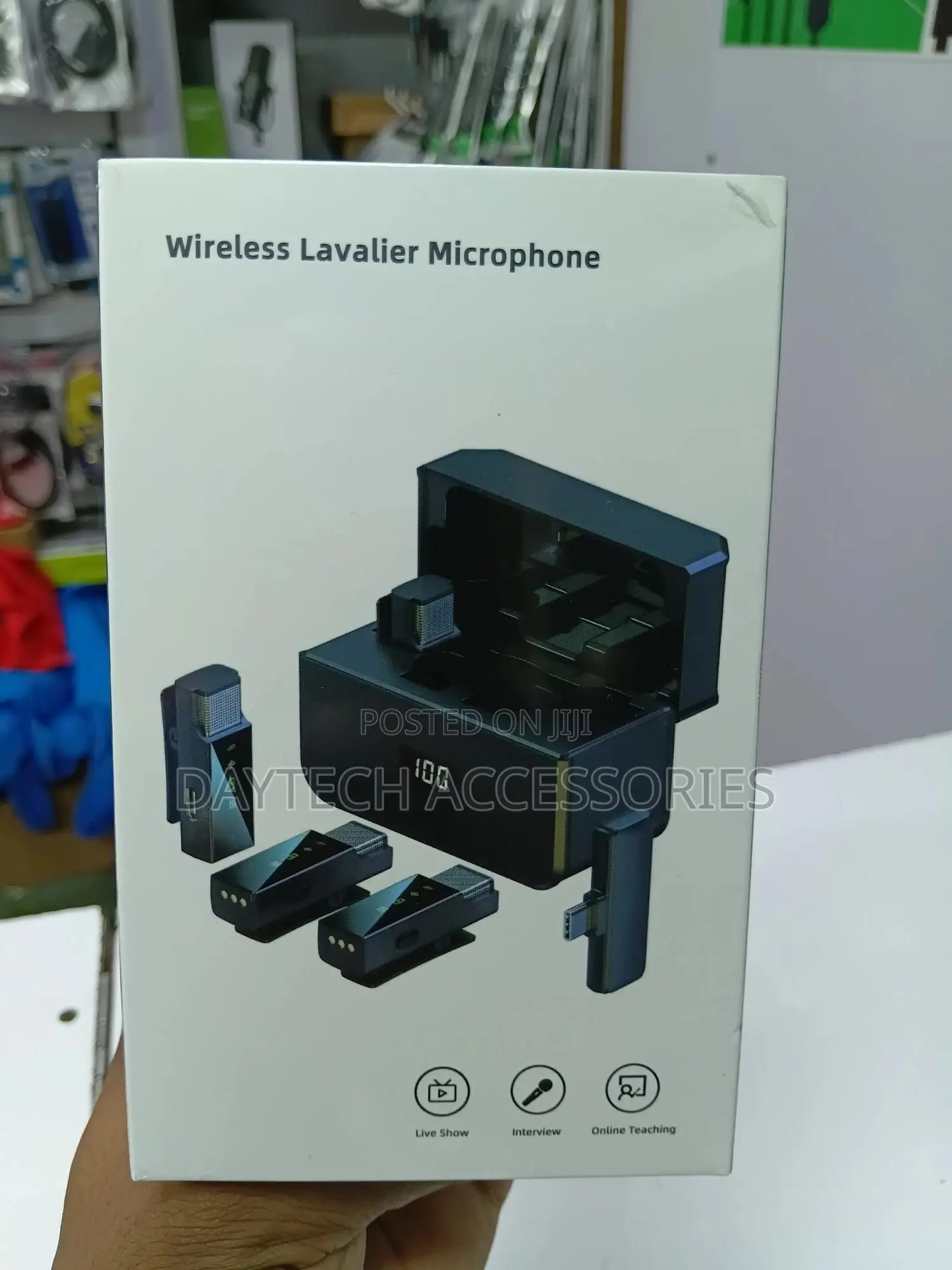4-in-1 Noise Reduction Wireless Lavalier Microphone Set.