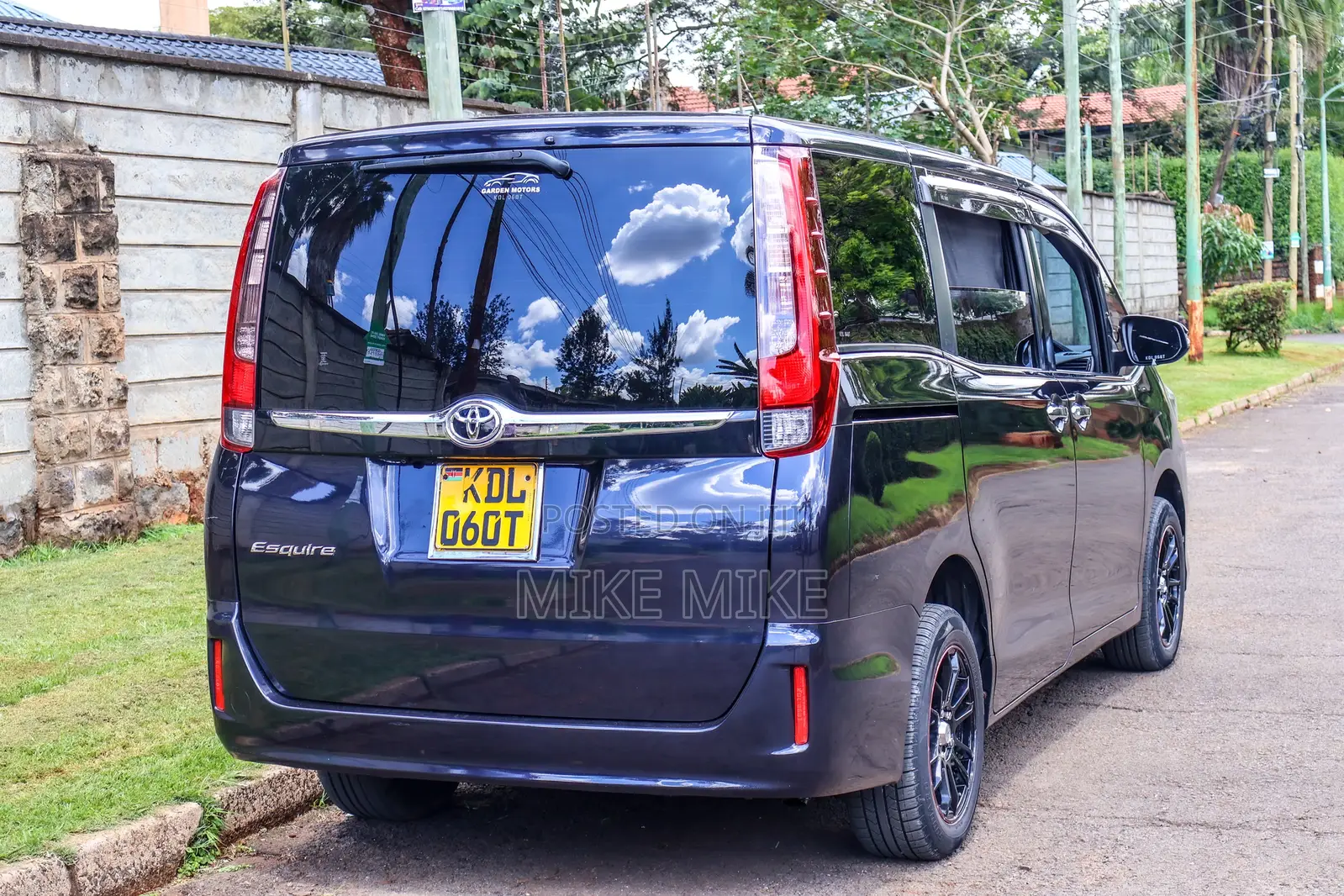 Toyota Esquire 2015 Black