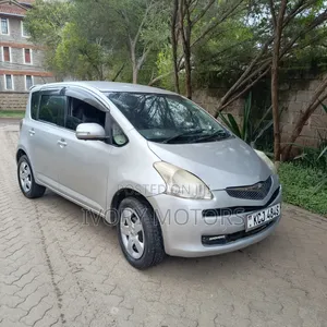 Toyota Ractis 1.3 FWD 2008 Silver
