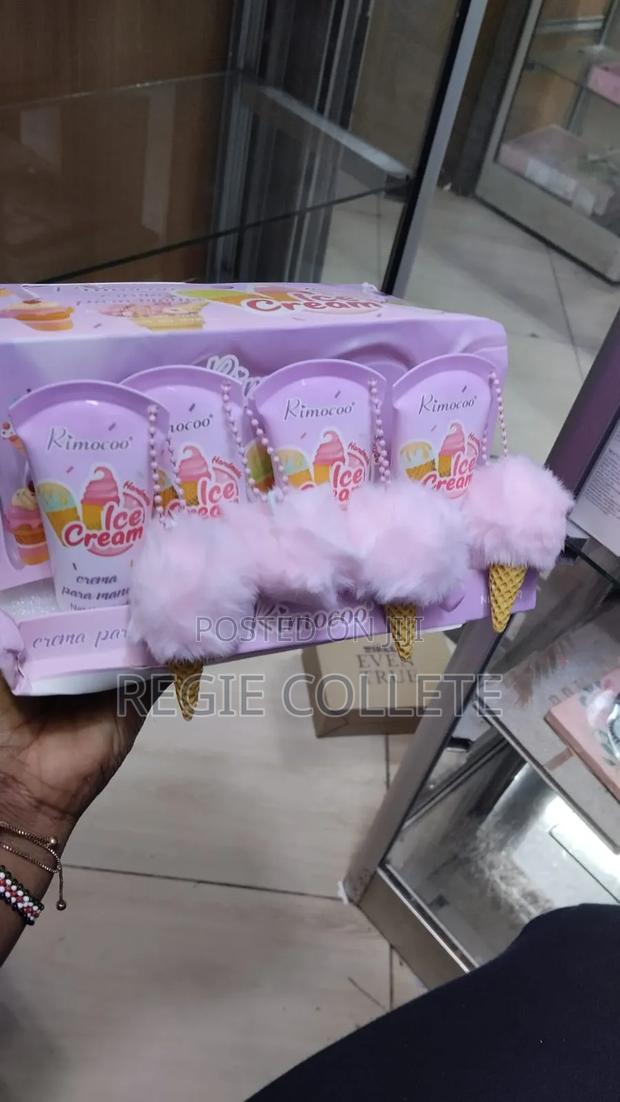 Lipgloss That Keep Your Lips Shinning - thumbnail 3