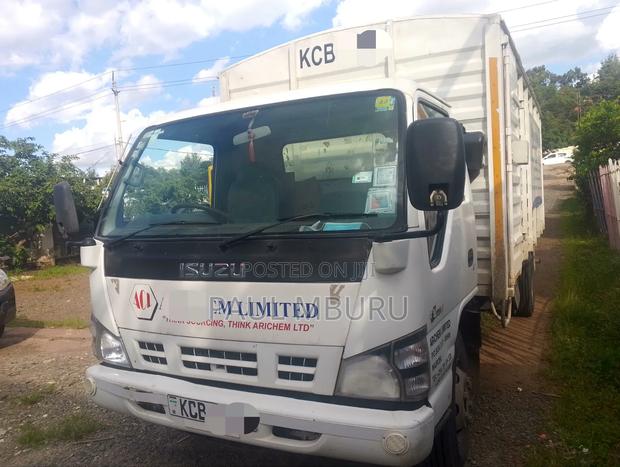 Isuzu Nqr.