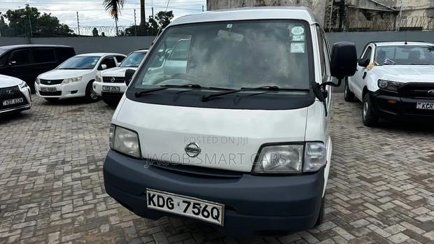 Mazda Bongo 2015 White - thumbnail 3