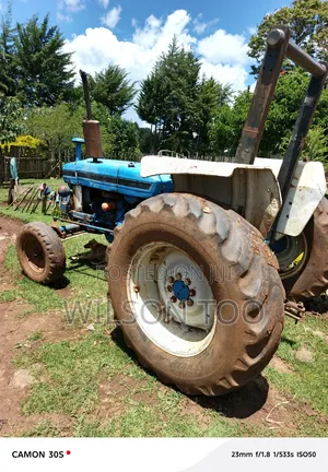 Tractor Ford 3910