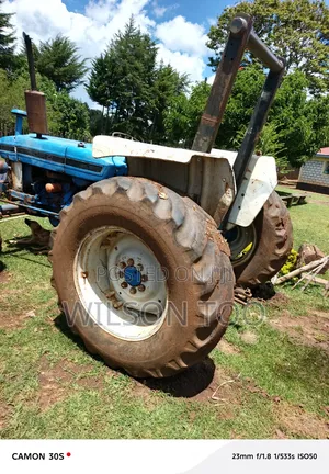 Tractor Ford 3910