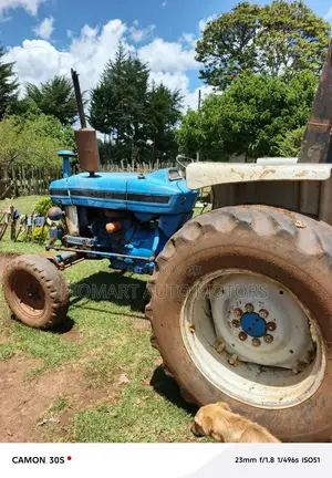 Tractor Ford 3910