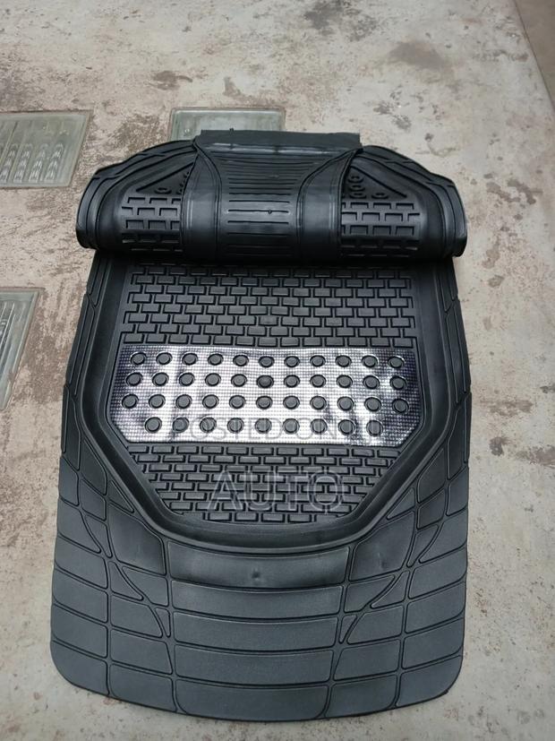 Universal Black Silver Floor Mats – Stylish Car Interior Mats Set - main view