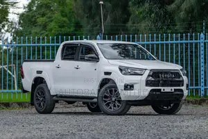 Toyota Hilux 2022 White