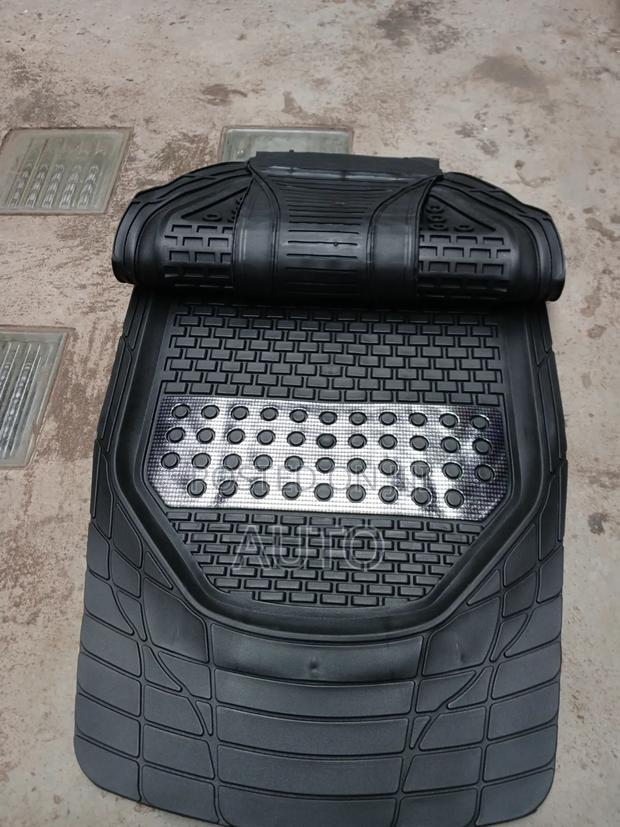 Universal Black Silver Car Floor Mats – Luxury Interior Protection