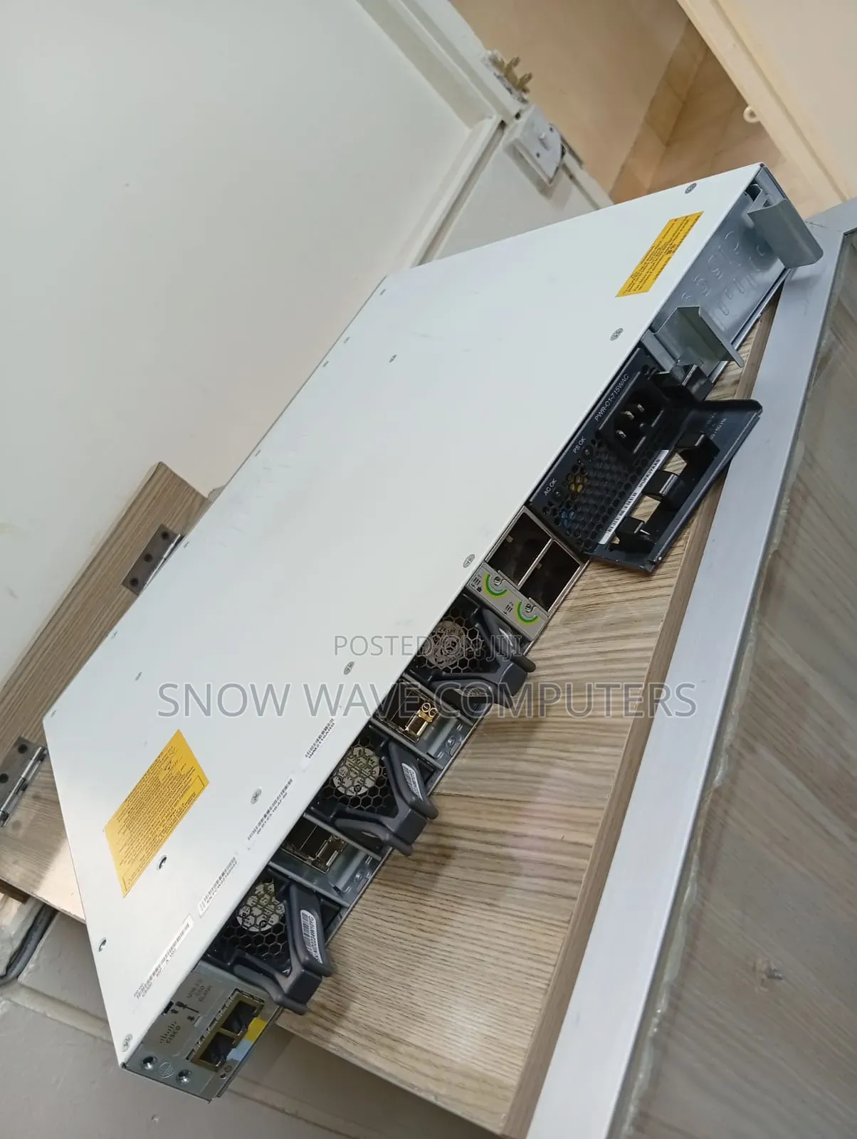 Cisco Catalyst 9300l-48p-E- 48 Port Poe+ 4x1g Network Essentials