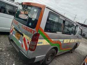 Toyota HiAce 2014 Silver