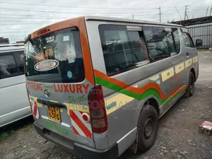 Toyota HiAce 2014 Silver