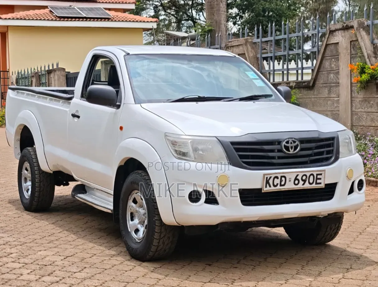 Toyota Hilux 2015 White