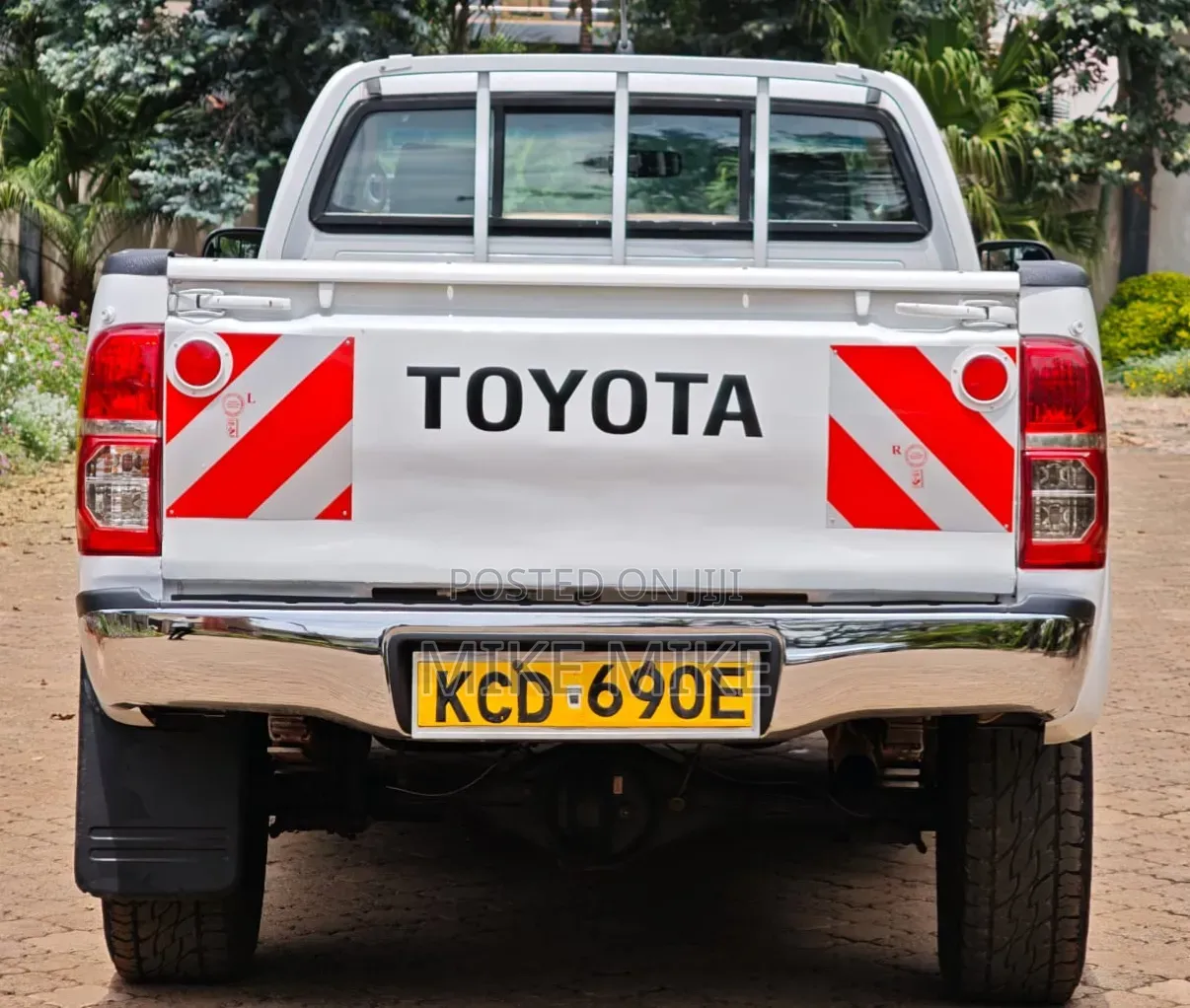 Toyota Hilux 2015 White