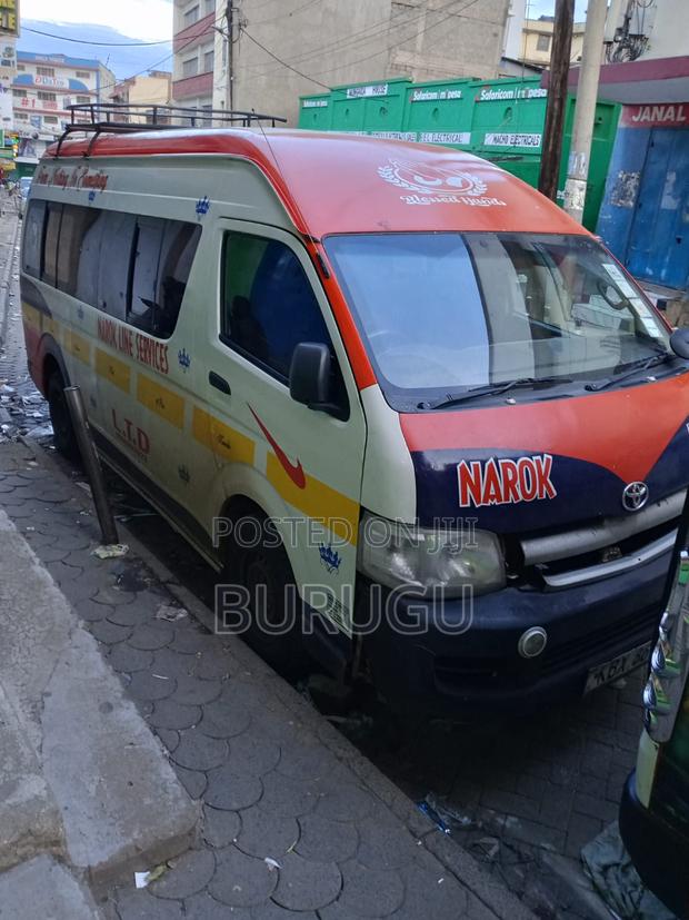 Toyota HiAce 2019 White