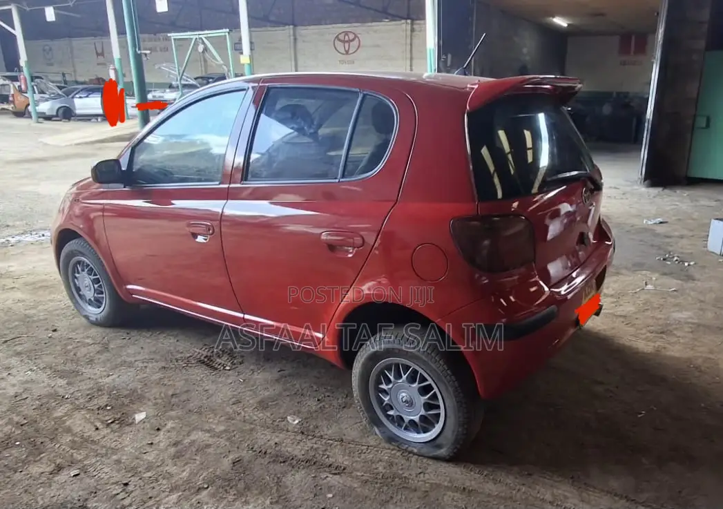 Toyota Vitz 2010 Red