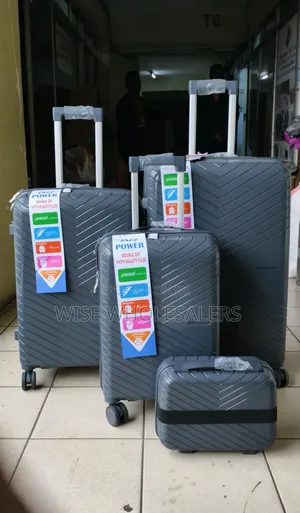 *4 in 1 Luxurious Unbreakable Suitcase