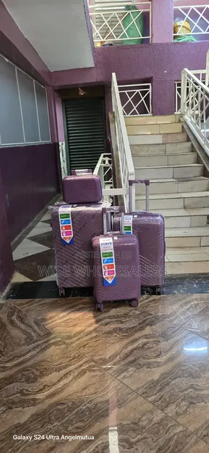 *4 in 1 Luxurious Unbreakable Suitcase