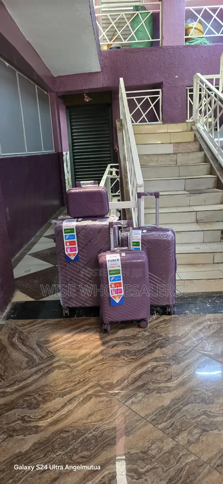 *4 in 1 Luxurious Unbreakable Suitcase