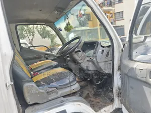 Mitsubishi Canter 2004 White