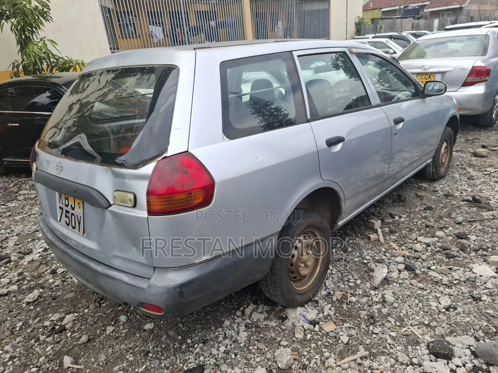 Nissan Advan 2002 Silver