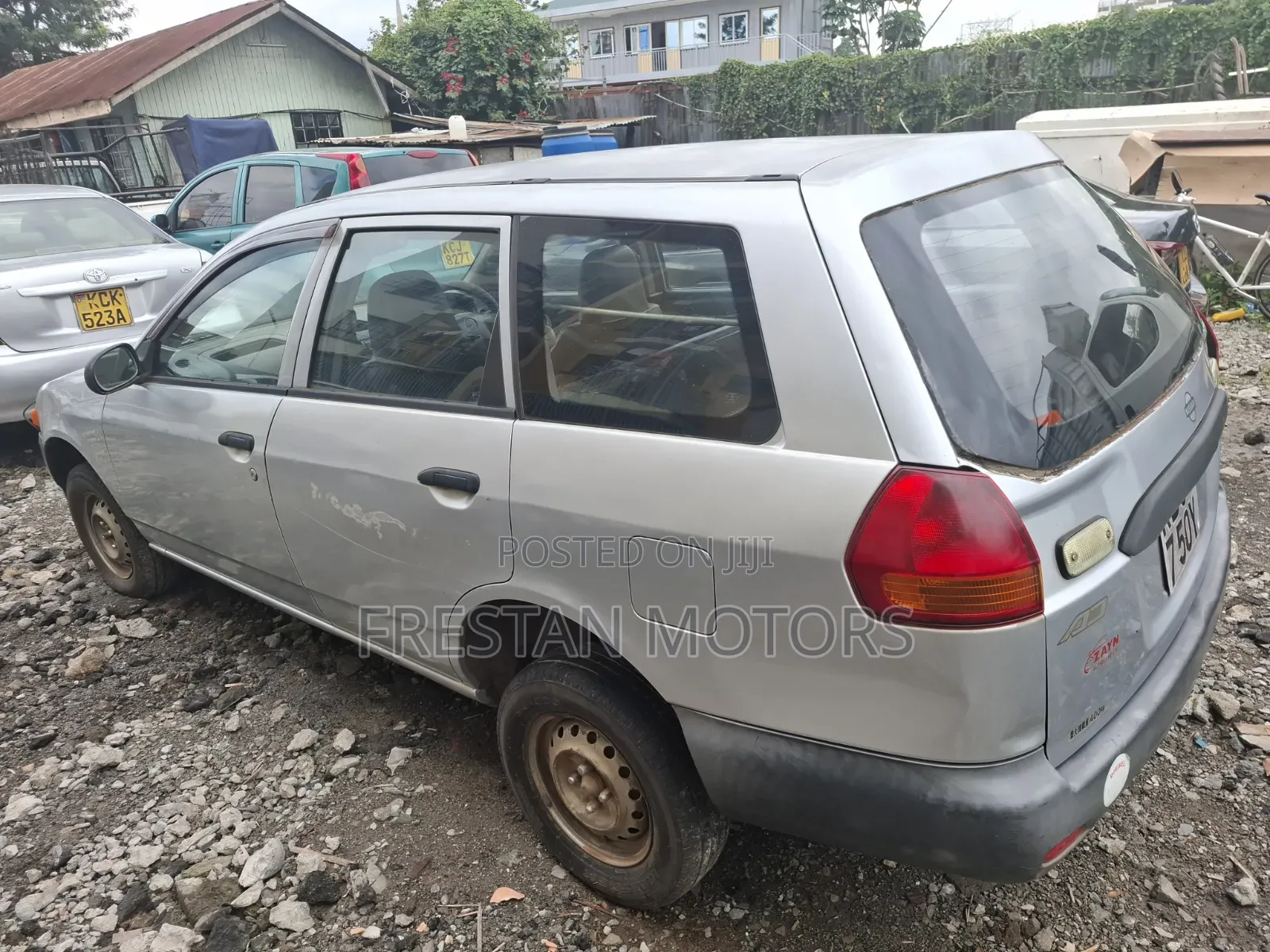 Nissan Advan 2002 Silver