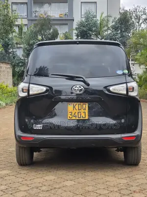 Toyota Sienta 2017 Black
