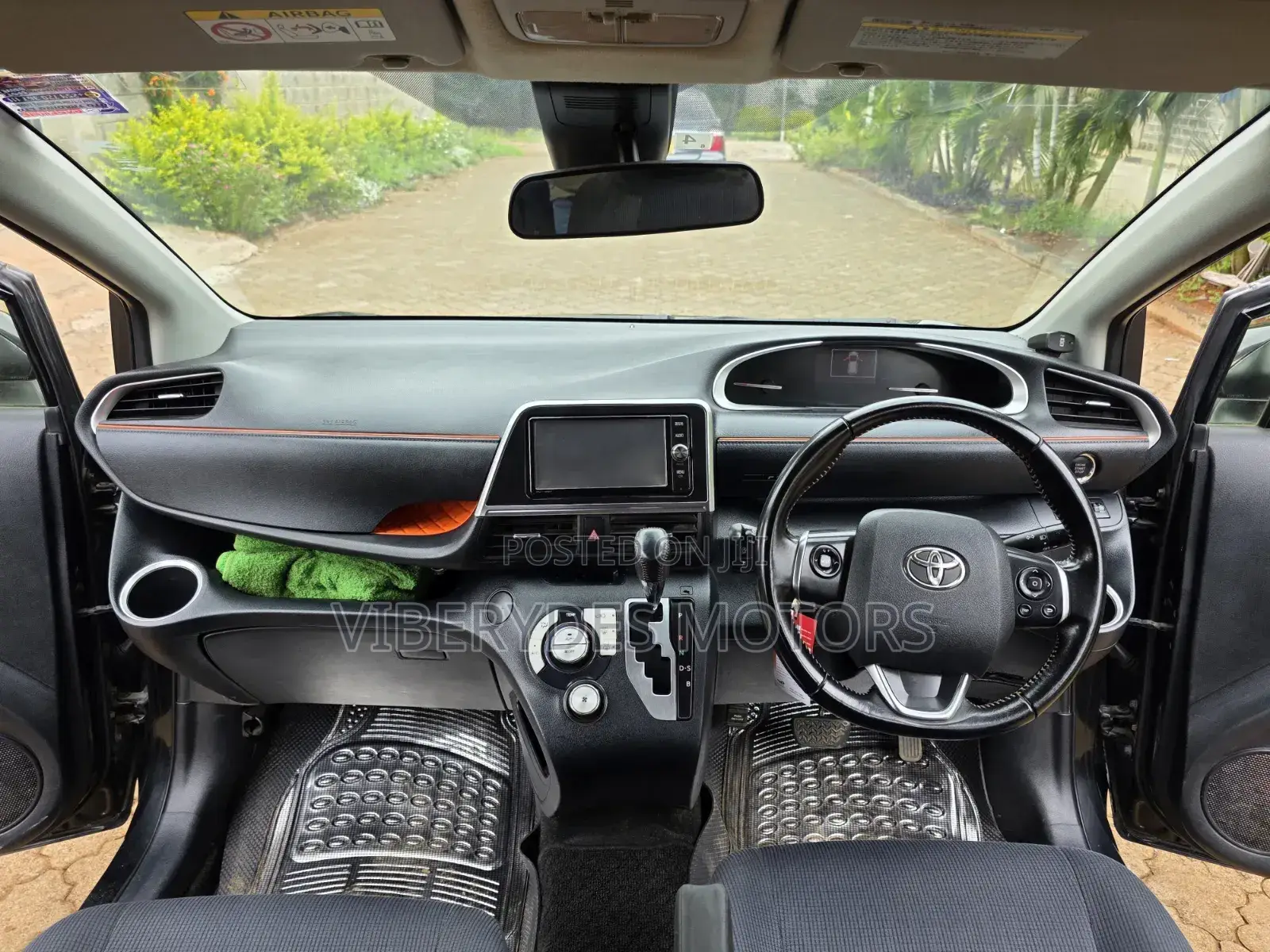 Toyota Sienta 2017 Black
