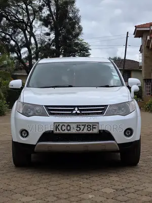 Mitsubishi Outlander 2011 White
