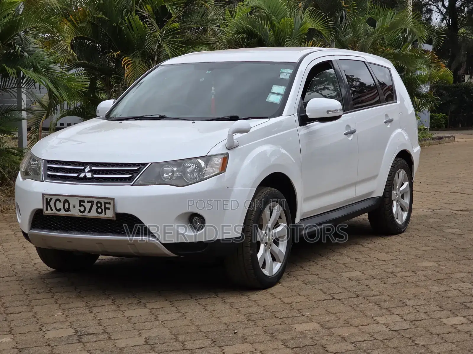 Mitsubishi Outlander 2011 White