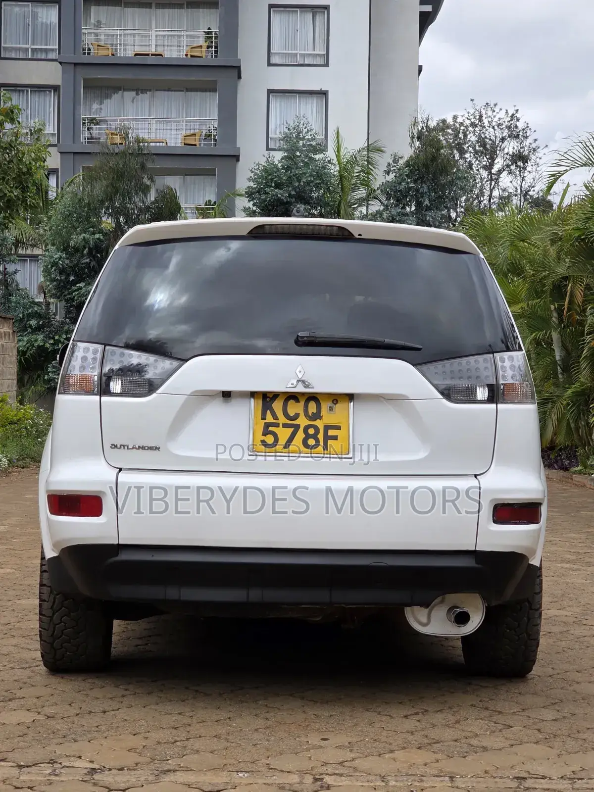Mitsubishi Outlander 2011 White